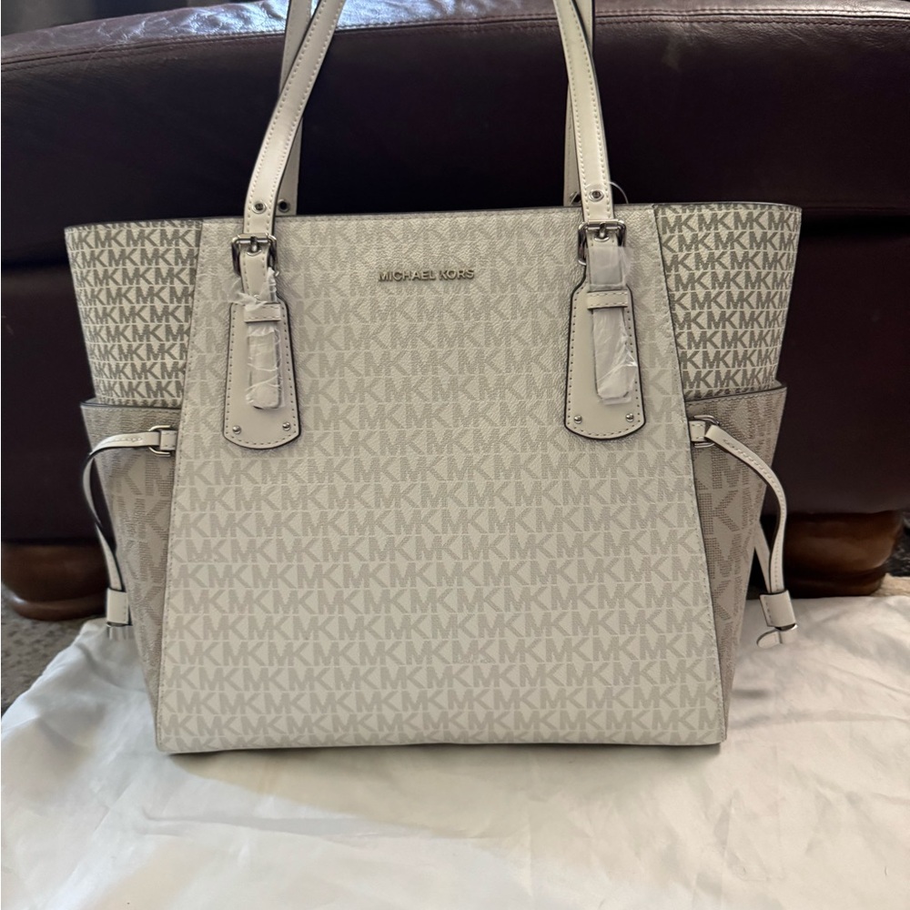 Michael Kors Gray and Cream Tote Bag with Gold Accents - Picture 2 of 13